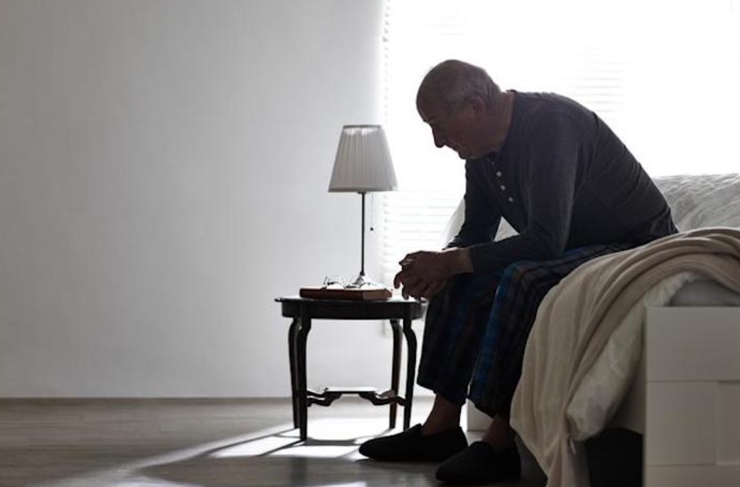 Cómo afecta la soledad la salud de las personas mayores - El Mexicano News