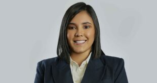 Khyrsi Prosperi-Quintana es supervisora en Katy (Texas) de Benme Legal, bufete que preside Héctor Benítez Cañas. httpswww.benmelegal.org