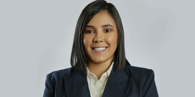 Khyrsi Prosperi-Quintana es supervisora en Katy (Texas) de Benme Legal, bufete que preside Héctor Benítez Cañas. httpswww.benmelegal.org